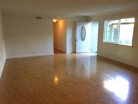 4th image of 4082 Bismarck Dr