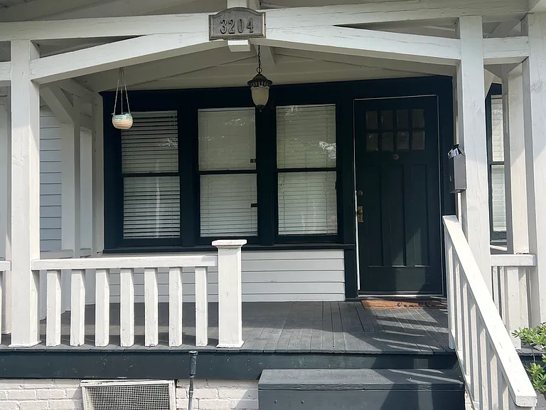 3204 Oak St — Photo 4
