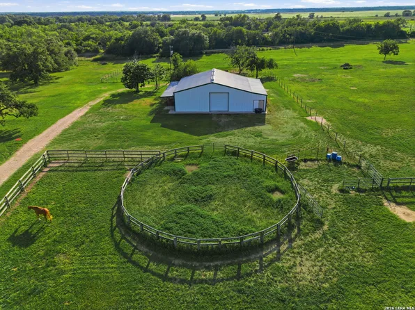 3200 Auxiliary Airport Road, Seguin, TX 78155