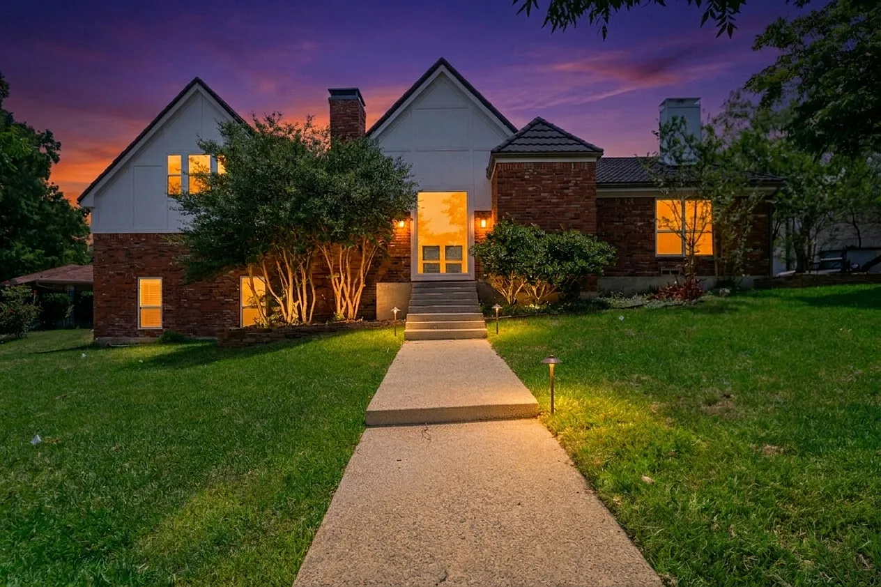 4 bed, 3.5 bath, 3380 sqft, $5,600 — Photo 2
