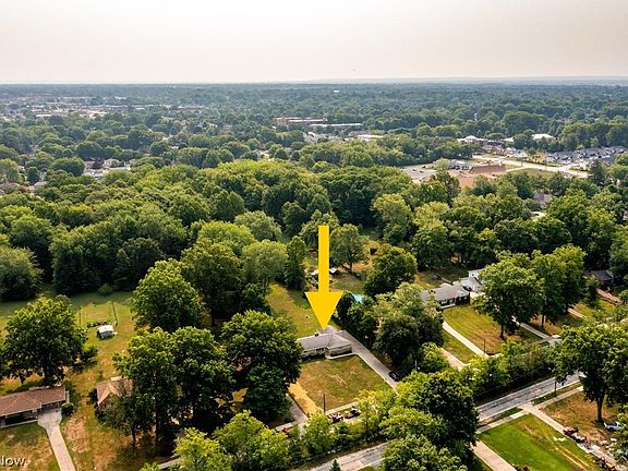 3rd image of 1885 Horseshoe Blvd
