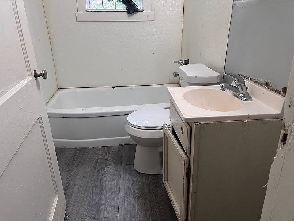 22nd image of 3581 Rockwood Ave