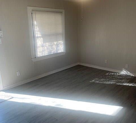 3rd image of 1549 Burger St