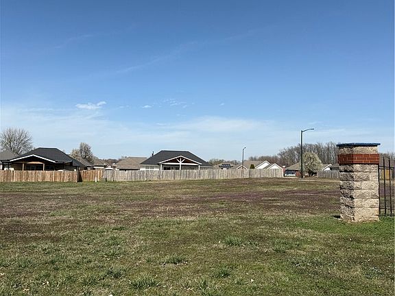 4th image of 1303 E Cheri Whitlock Dr #1