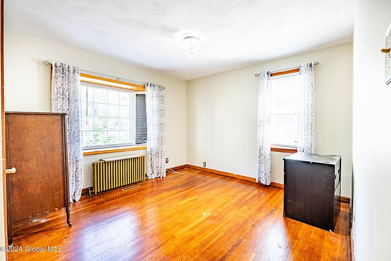 4th image of 70 Gipp Road