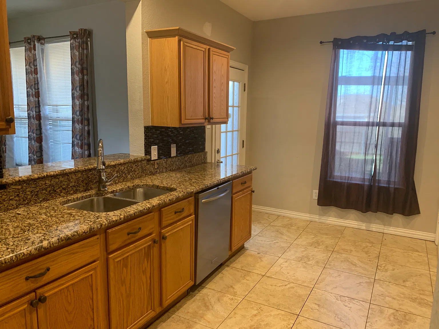 1390 Roan Drive — Photo 4