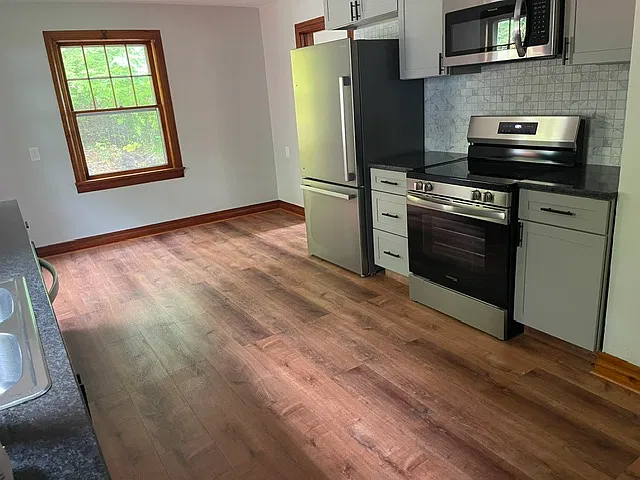 145 Cromwell Ave — Photo 4