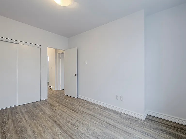 707 Dundas St W — Photo 7