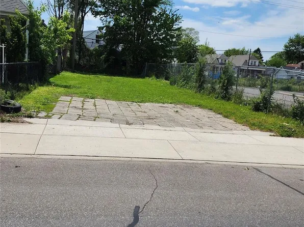13015 Conant St, Hamtramck, MI 48212