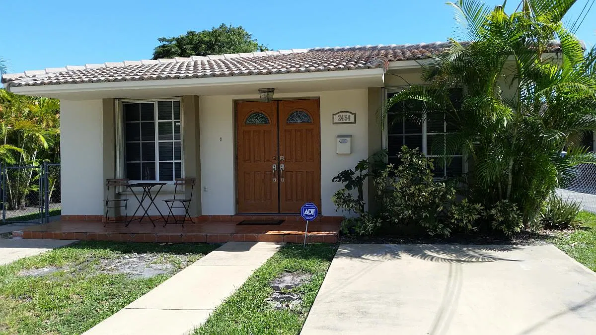 3 bed, 1300 sqft, $2,950 — Photo 1