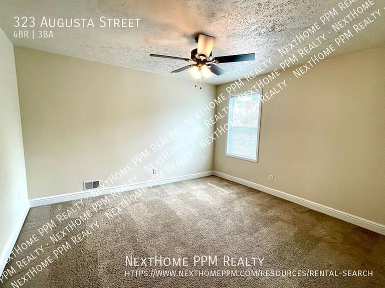 323 Augusta St — Photo 17