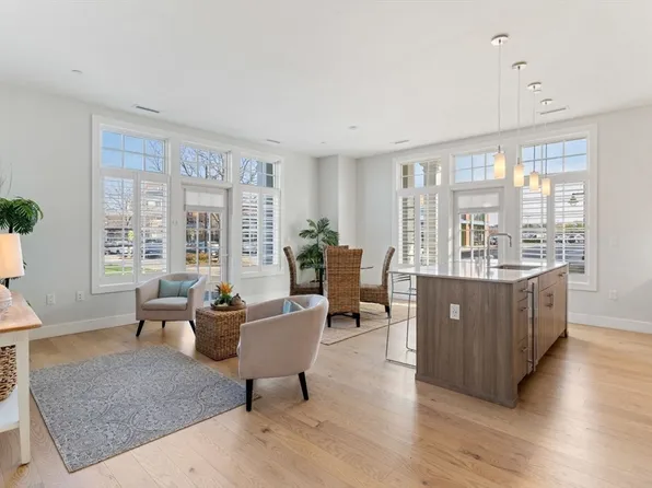 10 Shipyard Dr Unit 104, Hingham, MA 02043