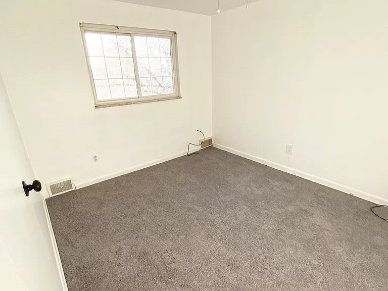 611 Division Ave — Photo 5