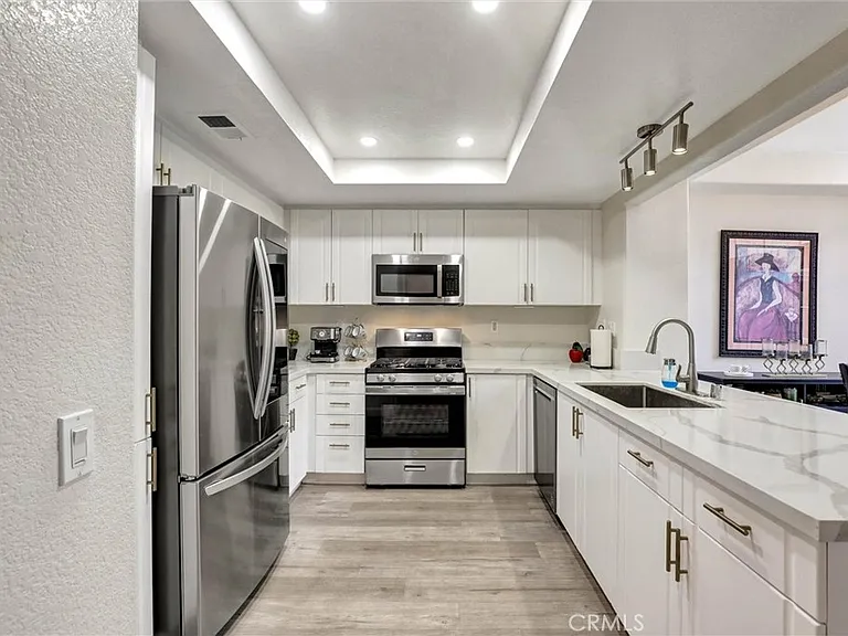 6 Nightingale Dr — Photo 15