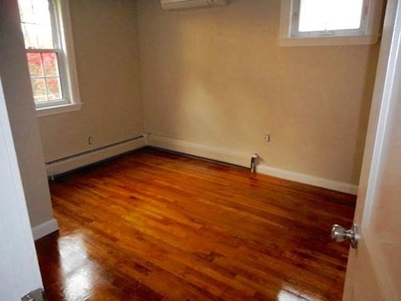 5th image of 68 Bradley Ave