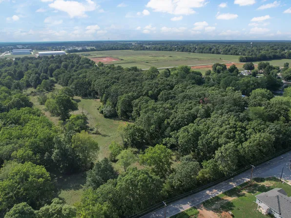 000 W Nixon West Drive, Strafford, MO 65757