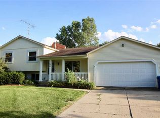 408 Maple Dr, Linden, MI 48451