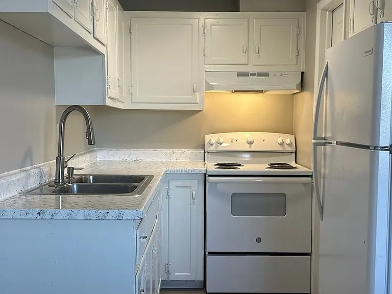 2781-2831 Eliot Cir — Photo 2