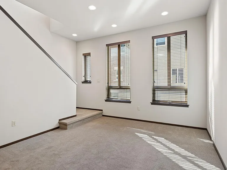 184 Madrona Way NE — Photo 3