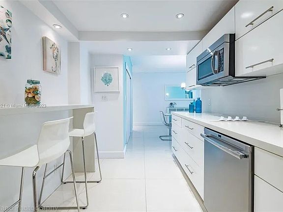 3rd image of 3901 S Ocean Drive #2H