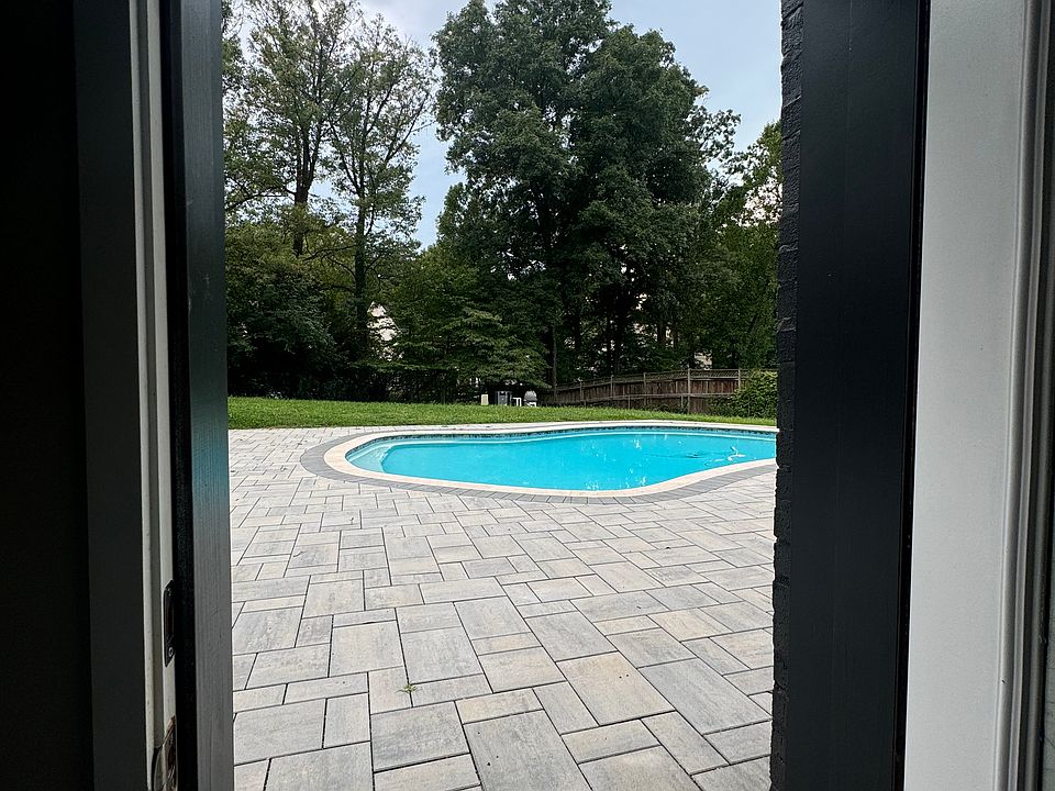1st image of 5726 Clarence Ave
