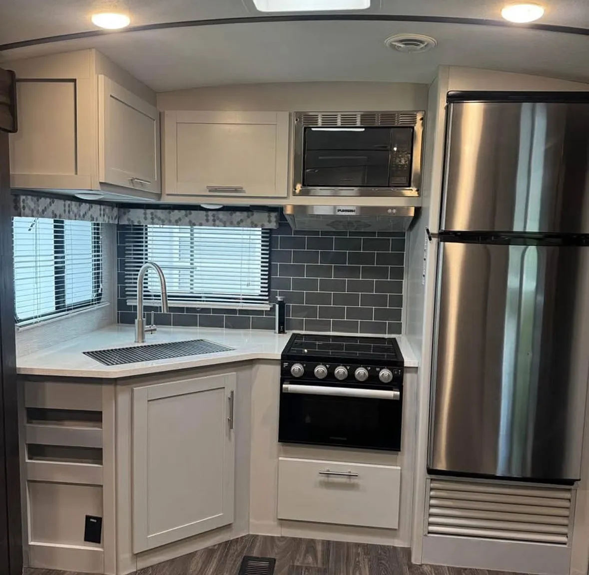 1 bed, 300 sqft, $1,200 — Photo 1