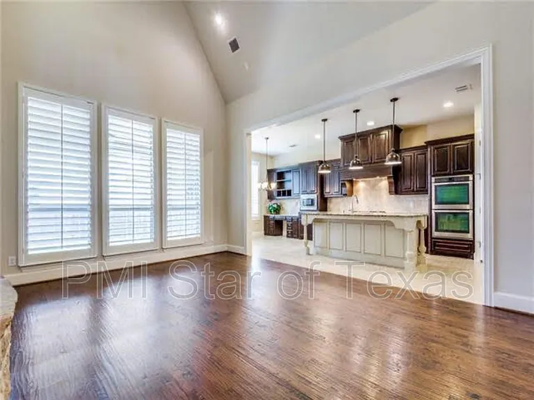 7509 Rockyford Dr — Photo 4