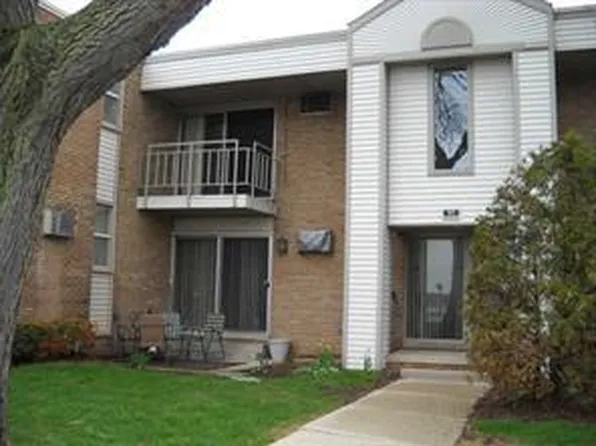 1673 Cass Lake Rd, Keego Harbor, MI