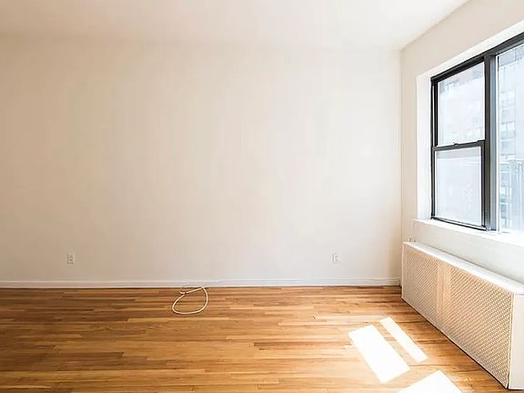 5th image of 301 E 49th St APT 3C