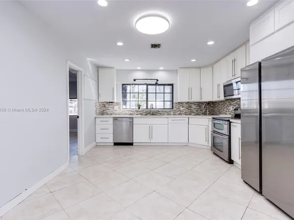 17110 NE 11th Ct, Miami, FL 33162