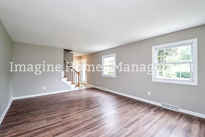 4 bed, 2.5 bath, 1903 sqft, $2,899 — Photo 2