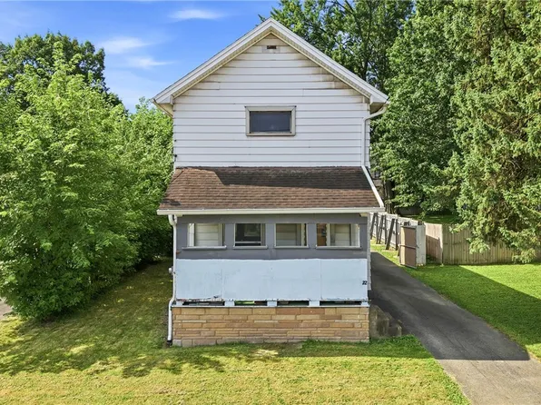 22 Spring St, Struthers, OH 44471