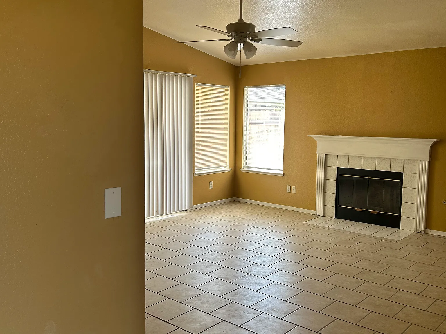 3 bed, 1172 sqft, $2,250 — Photo 2