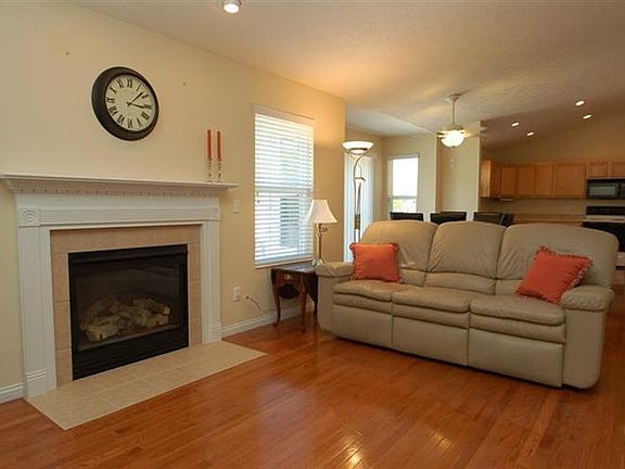 4th image of 4242 N Shore Dr