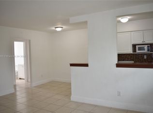 16851 NE 21st Ave APT 17, North Miami Beach, FL 33162