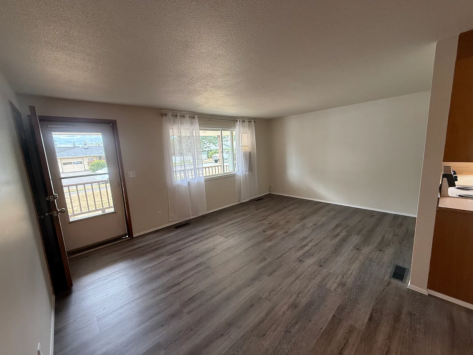 2 bed, 750 sqft, $2,000 — Photo 2