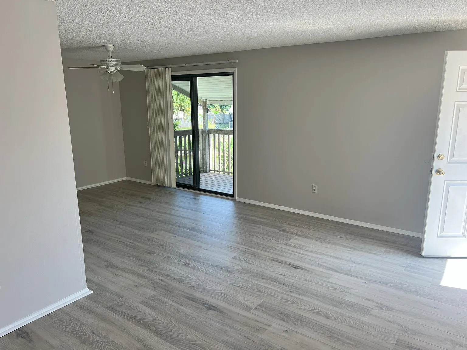2 bed, 915 sqft, $1,800 — Photo 3