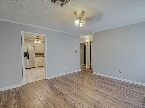 5th image of 4115 Glen St