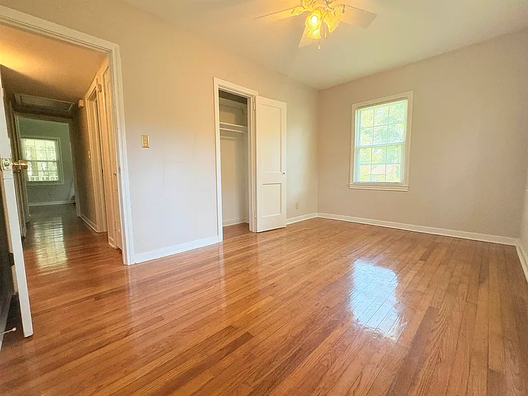 606 Collins Dr — Photo 9
