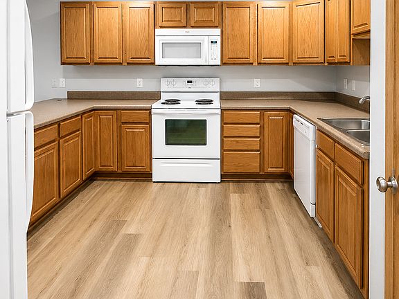 2nd image of 815-829 Hawkeye Dr #825