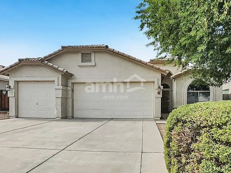 717 W Beth Dr — Photo 1