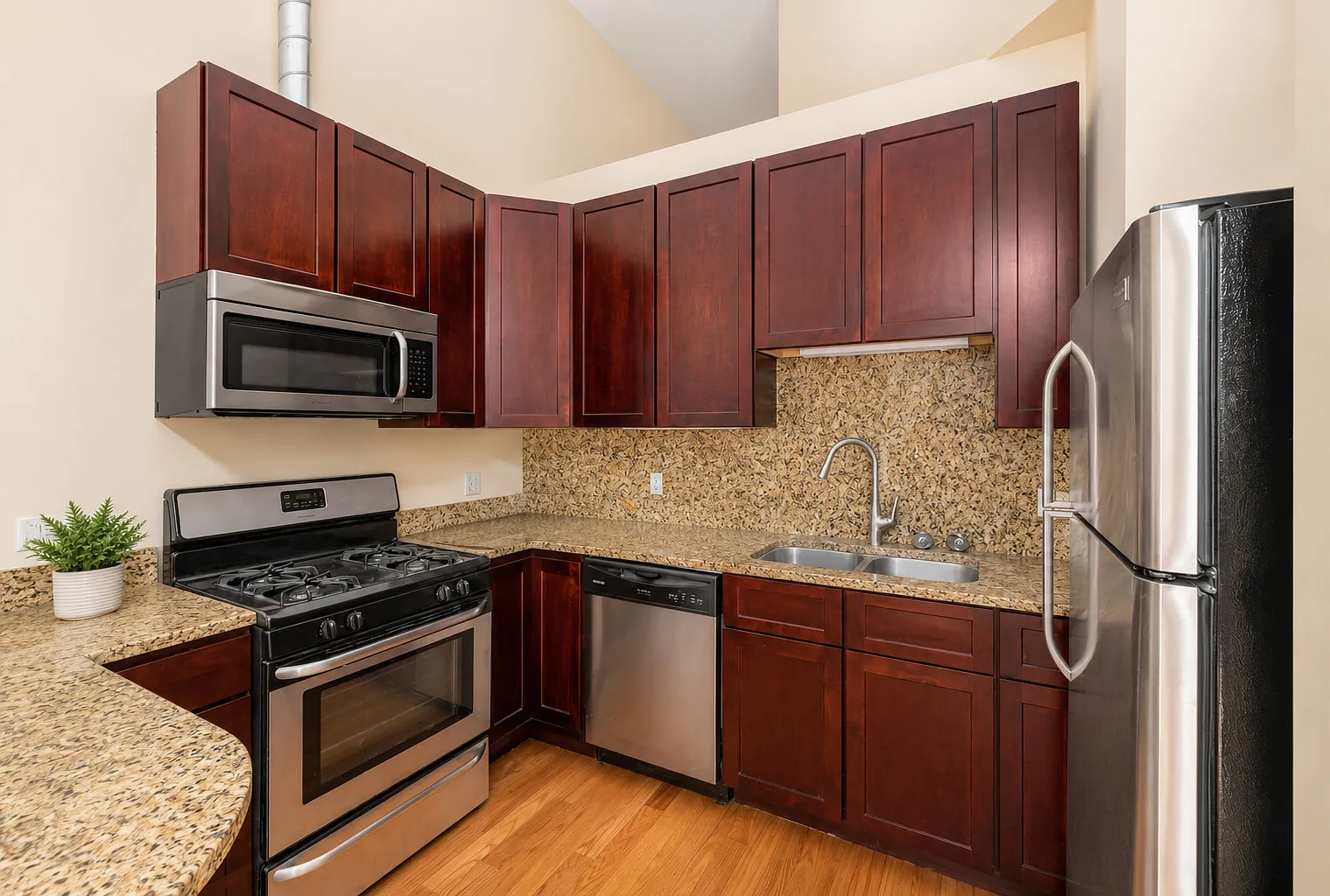 3 bed, 2.5 bath, $2,400 — Photo 2