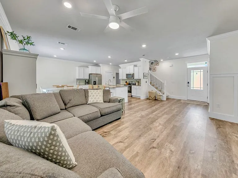 148 Stonegate Cir — Photo 3