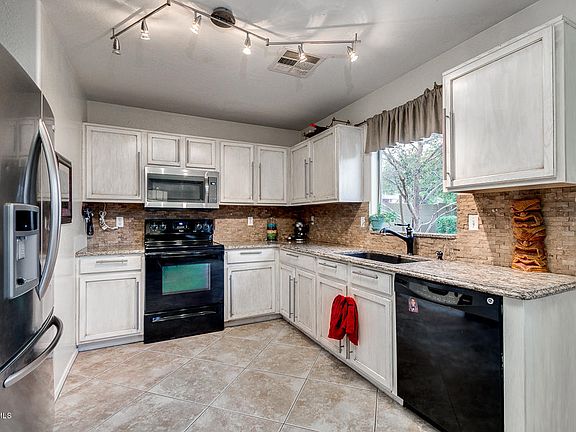 5th image of 2226 E Haflinger Way