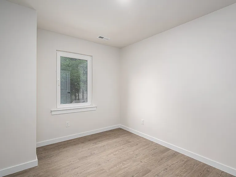 1333 33rd St SE — Photo 11