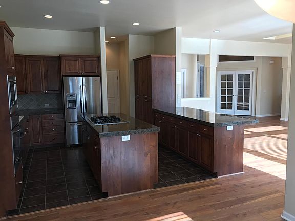 KITCHEN WITH UPGRADED COUNTER AND CABNETS