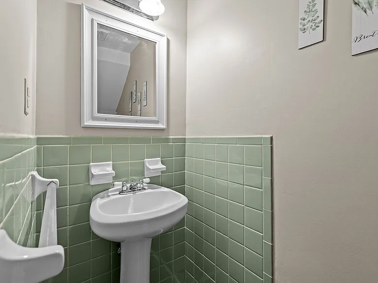 1221 Clydesdale Ln — Photo 11