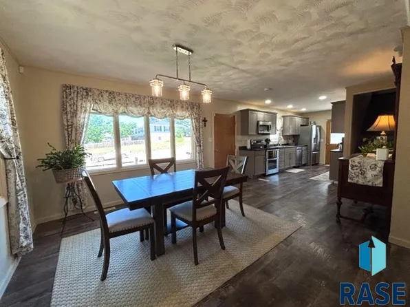 114 N Maple Ave, Pierre, SD 57501