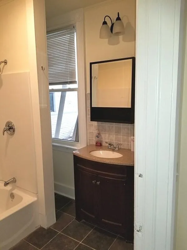 3 bed, 1.0 bath, $3,225 — Photo 4