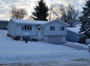 1707 27th St NW, Cedar Rapids, IA 52405
